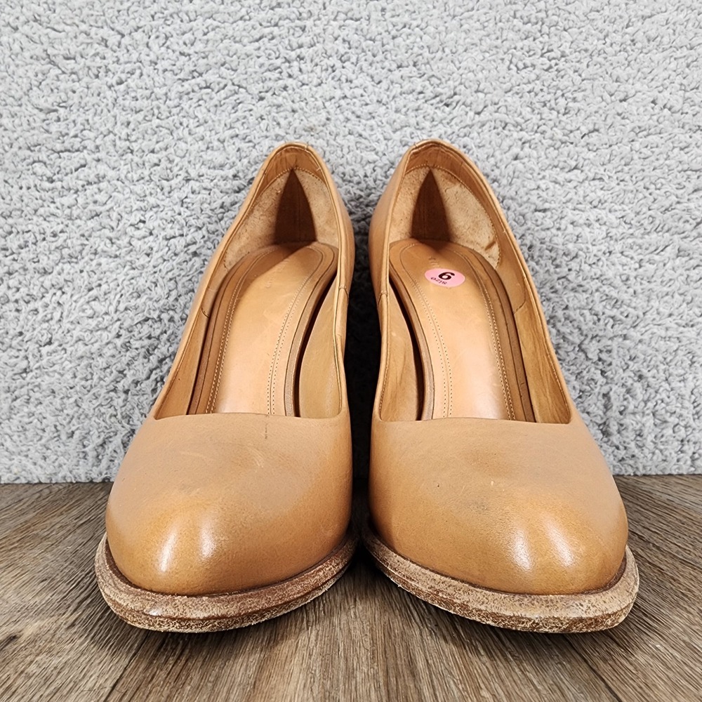 CELINE PARIS Women's Size 39.5 Tan Leather Chunky Heel Pumps Made in Italy - Picture 2 of 11